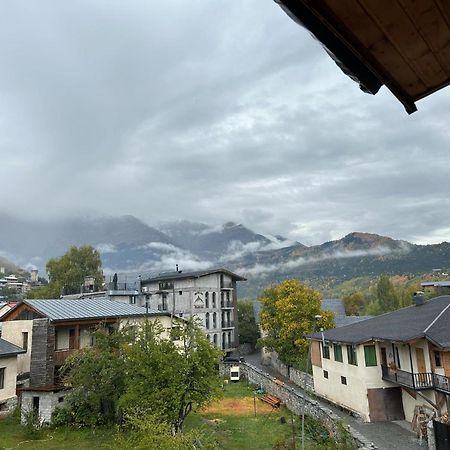 Hotel Svanseti Местія Екстер'єр фото